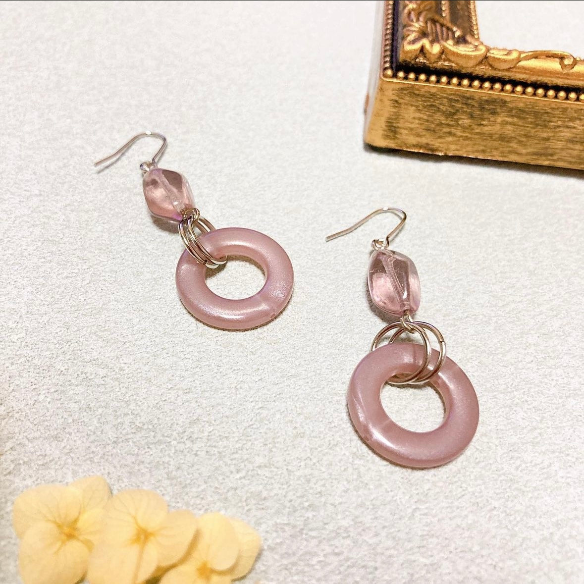 Light purple ring earrings