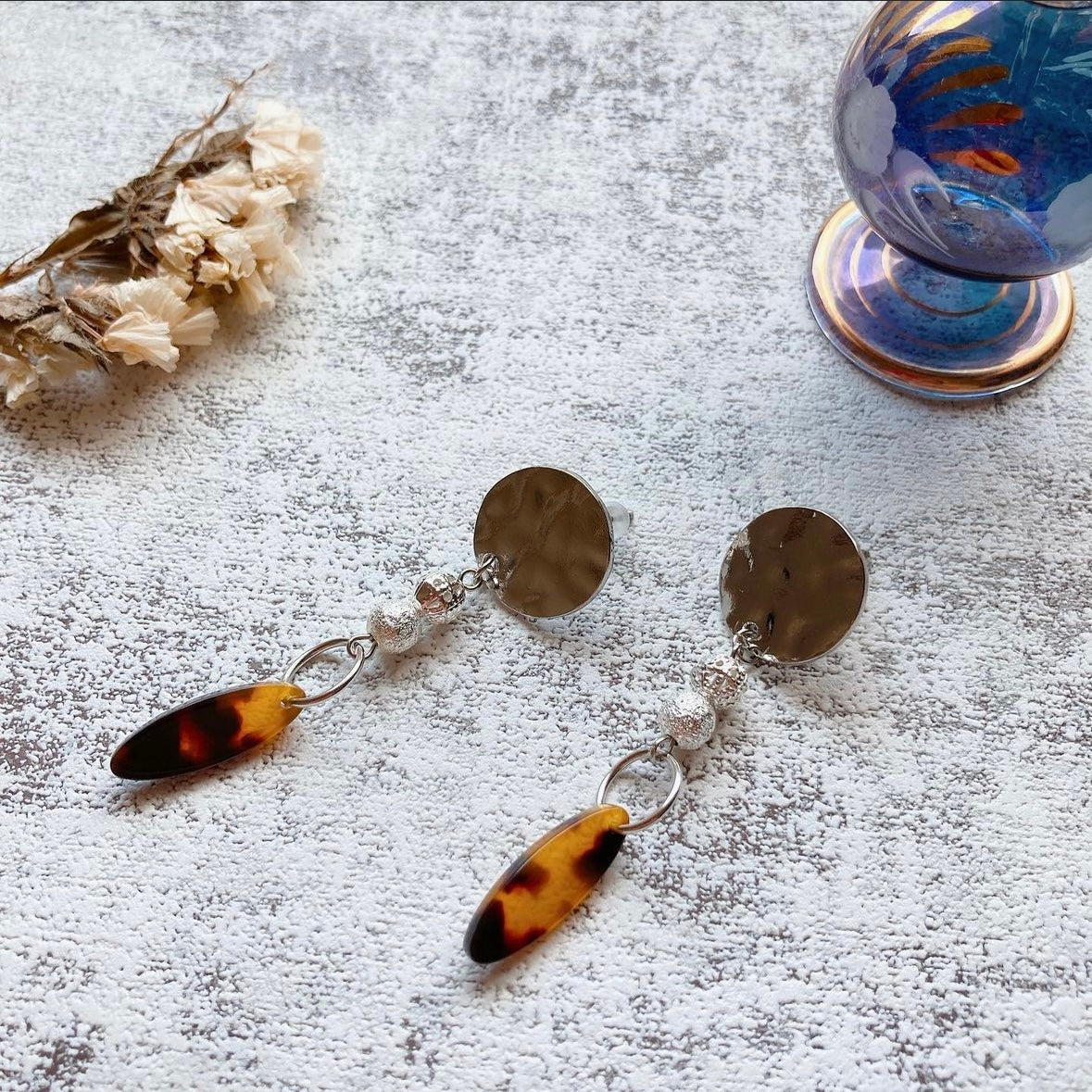 Tortoiseshell pattern beads earrings