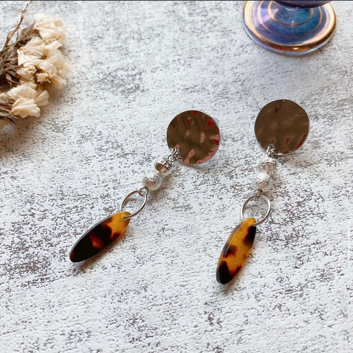 Tortoiseshell pattern beads earrings